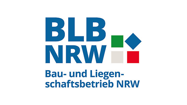 Logo des BLB NRW bestehend aus Namensschriftzug und vier farbigen Quadraten in grün, blau, rot und grau-weiß.
