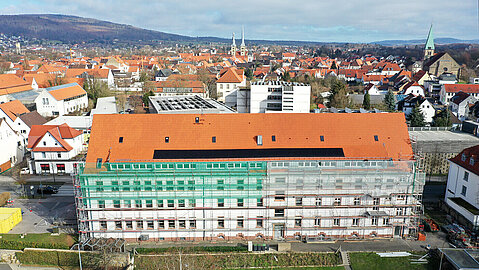 Photovaltaikanlage auf dem Dach des Finanzamts Lemgo 