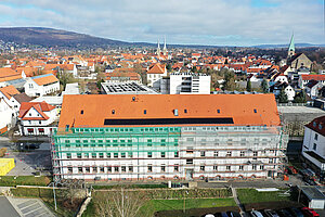 Photovaltaikanlage auf dem Dach des Finanzamts Lemgo 