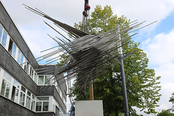 Die Kricke-Plastik vor dem Bildungszentrum Gelsenkirchen