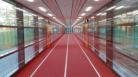 Laufbahntunnel der Bundeswehr Sporthalle in Warendorf