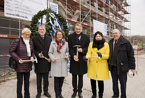 Die Redner am Richtkranz bei dem Richtfest des Seminargebäudes der Hochschule Bochum