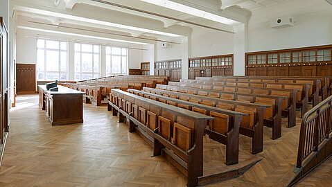 Hörsaal in historischem Gebäude