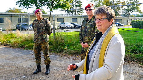 Anja Harre begrüßt die Pressevertreter