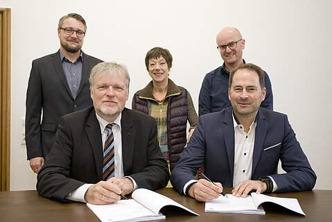 Unterzeichnung Nutzungsvertrag der Fürstengruft Siegen Helmut Heitkamp, Arne Fries, Markus Walk, Astrid Schneider, Stefan Schönstein
