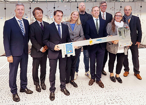 Schlüsselübergabe Hochleistungsrechner CLAIX Hochschule Aachen Marcus Hermes, Yuichi Kojima, Matthias Müller, Isabel Pfeiffer-Poensgen, Thomas Rachel, Ute Willems, Ulrich Rüdiger,Marcel Philipp,