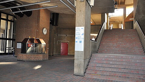 Foyer des Kármán-Auditorium.