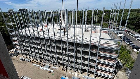 Baufortschritt Parkhaus Uni Duisburg-Essen Luftaufnahme Stahlkonstruktion Parkhausneubau