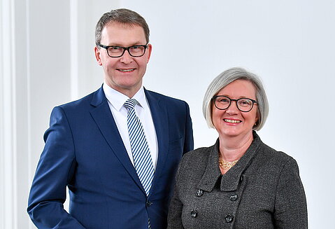 Dieter Urbach arbeitete vor seinem Wechsel zum BLB NRW für ein privatwirtschaftliches Immobilienleasing-Unternehmen und war zuletzt unter anderem für das europaweite Immobiliengeschäft verantwortlich. "Ich freue mich, mit der Niederlassung Köln in ein Die Niederlassungsleitung in Münster