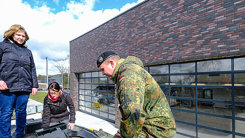 Auf dem Panzerdach