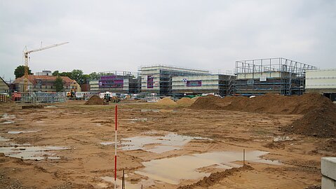 Ansicht von Erhöhung aus auf den neuen Campus Opladen